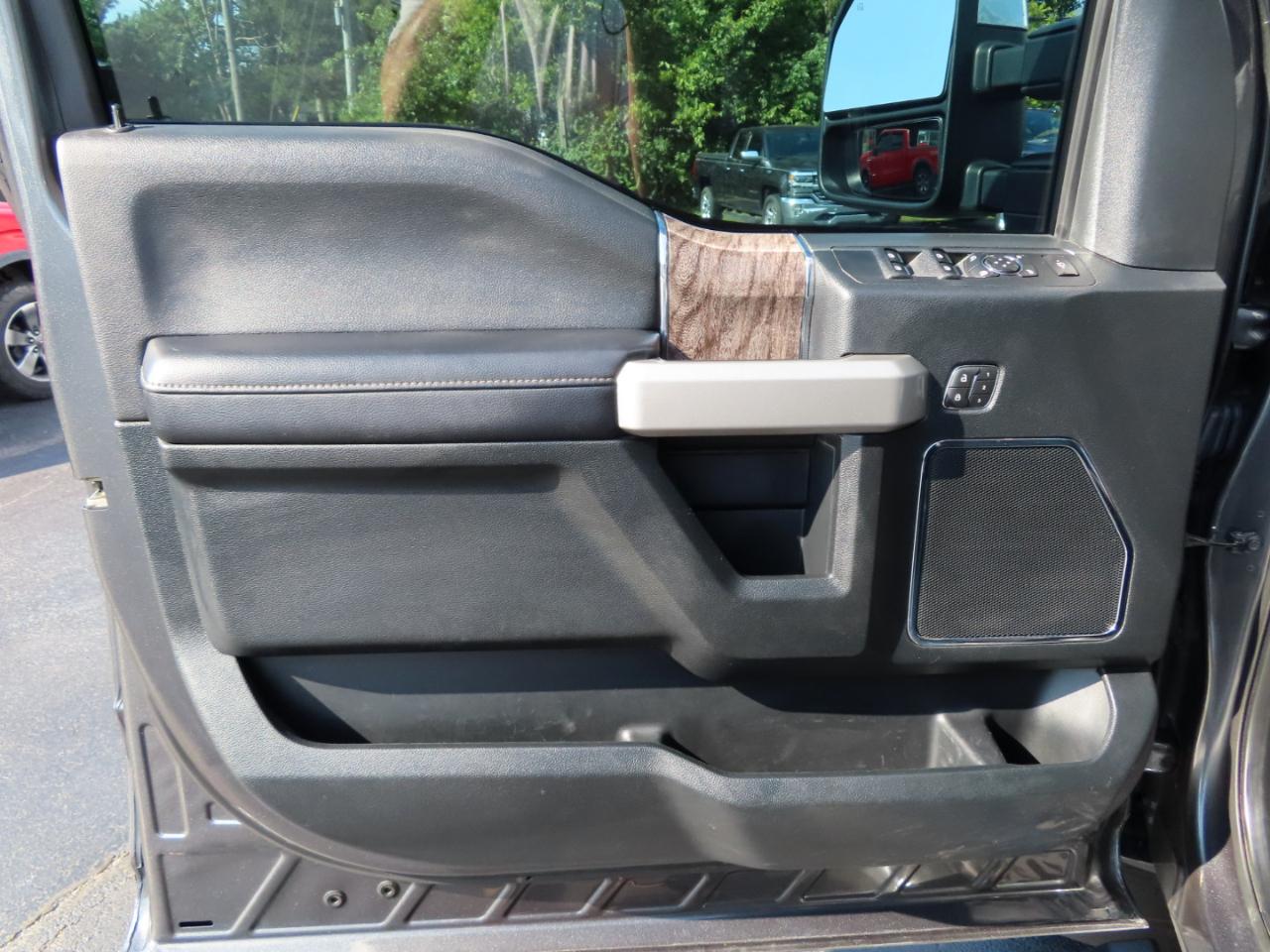 Ford Super Duty F-350 SRW Lariat 4WD Crew Cab 8' Box 2019