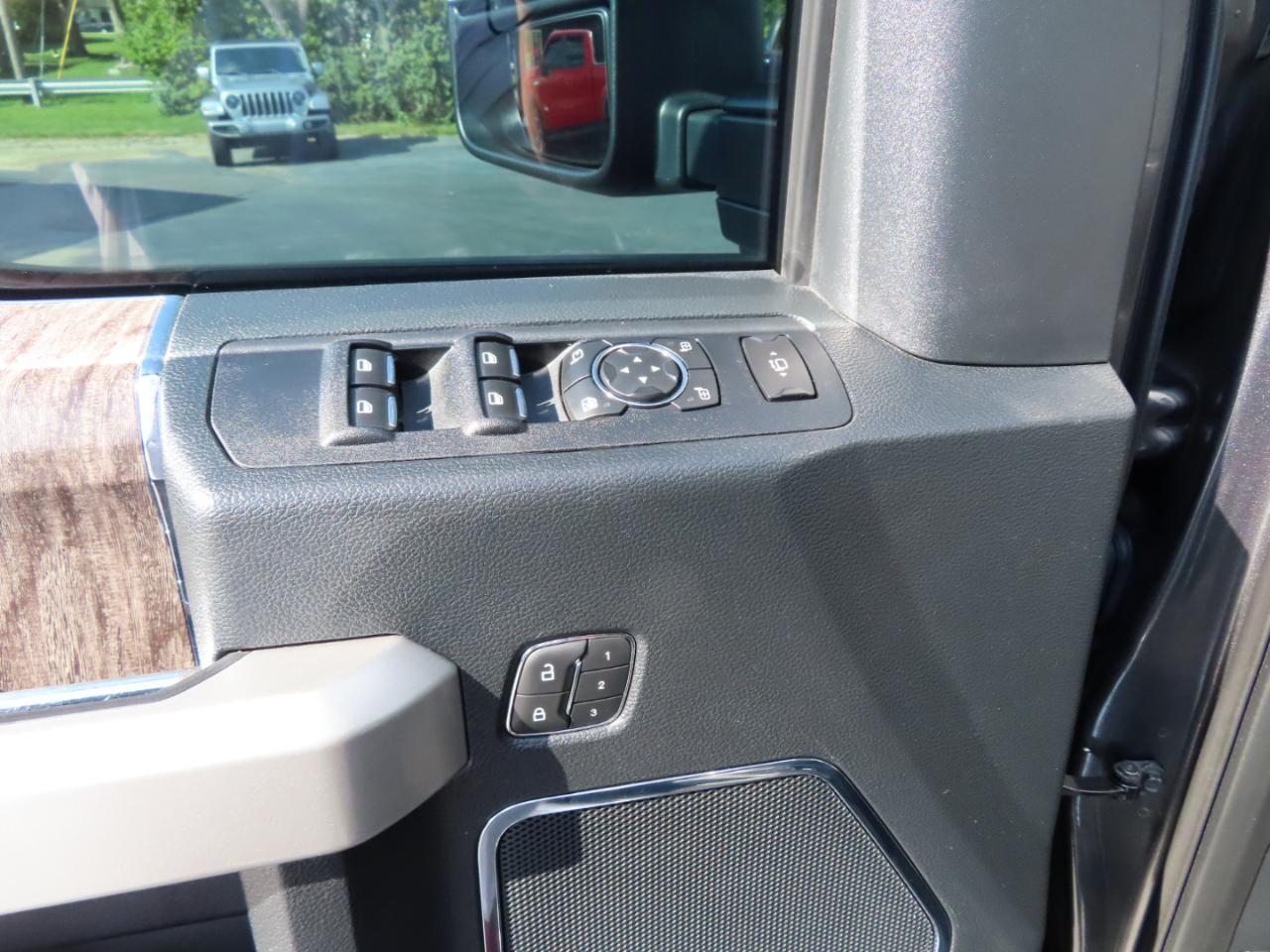 Ford Super Duty F-350 SRW Lariat 4WD Crew Cab 8' Box 2019
