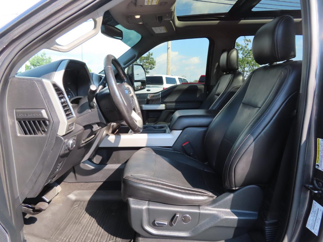 Ford Super Duty F-350 SRW Lariat 4WD Crew Cab 8' Box 2019