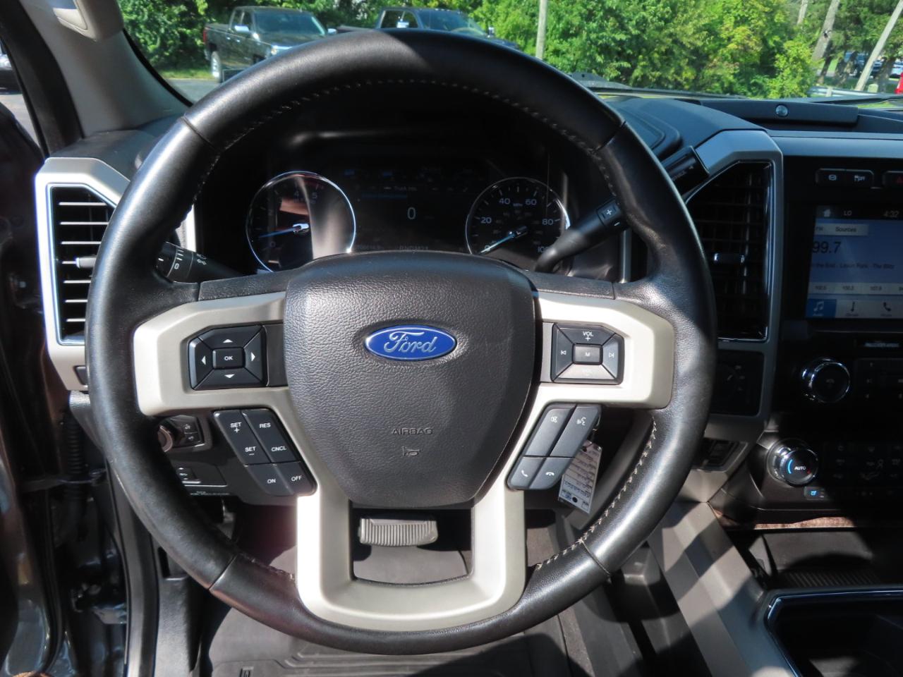 Ford Super Duty F-350 SRW Lariat 4WD Crew Cab 8' Box 2019