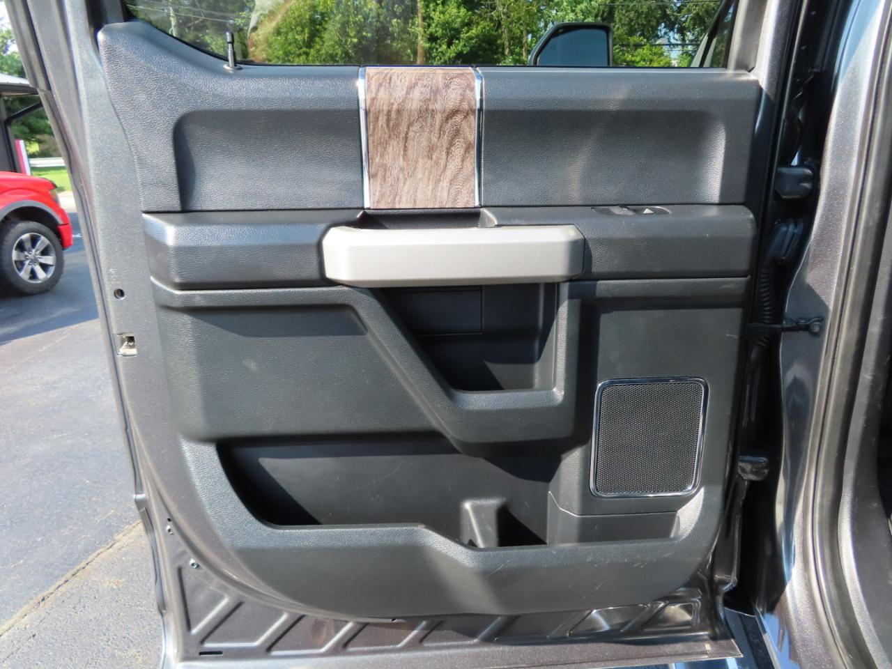 Ford Super Duty F-350 SRW Lariat 4WD Crew Cab 8' Box 2019