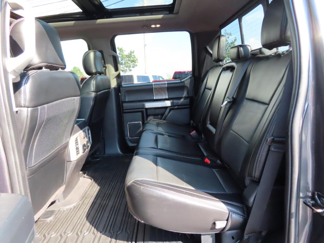 Ford Super Duty F-350 SRW Lariat 4WD Crew Cab 8' Box 2019