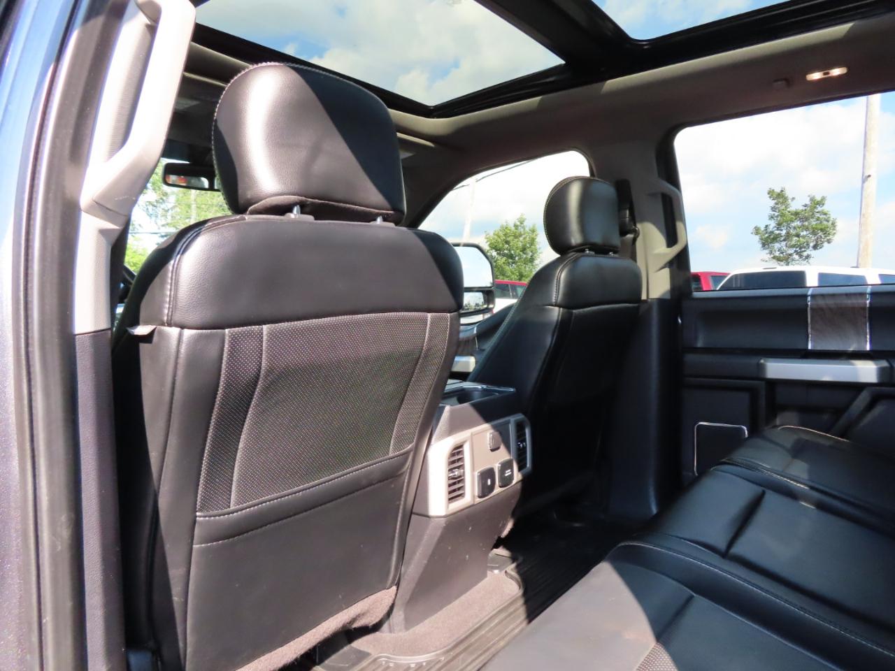 Ford Super Duty F-350 SRW Lariat 4WD Crew Cab 8' Box 2019