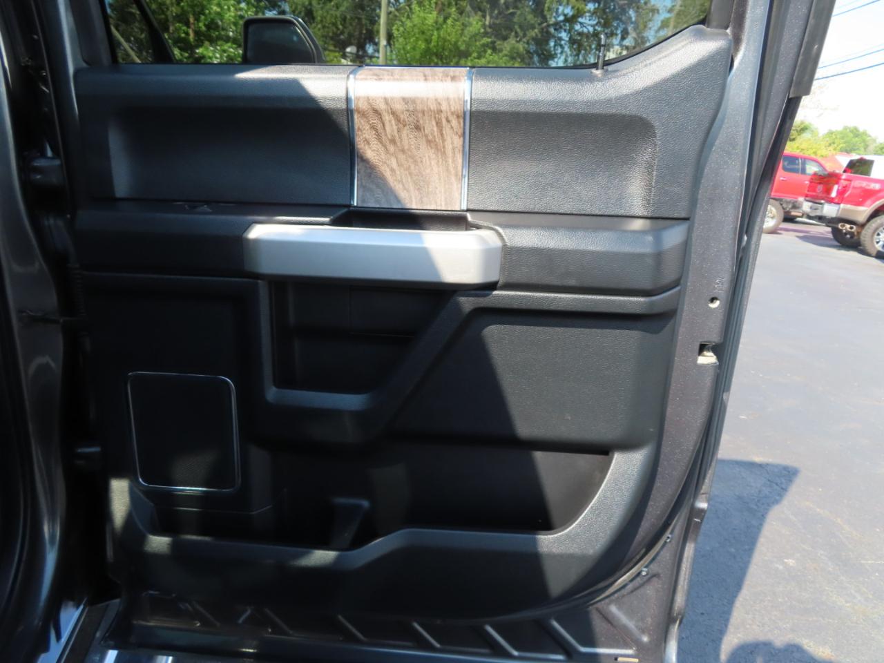 Ford Super Duty F-350 SRW Lariat 4WD Crew Cab 8' Box 2019