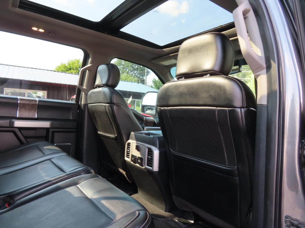 Ford Super Duty F-350 SRW Lariat 4WD Crew Cab 8' Box 2019