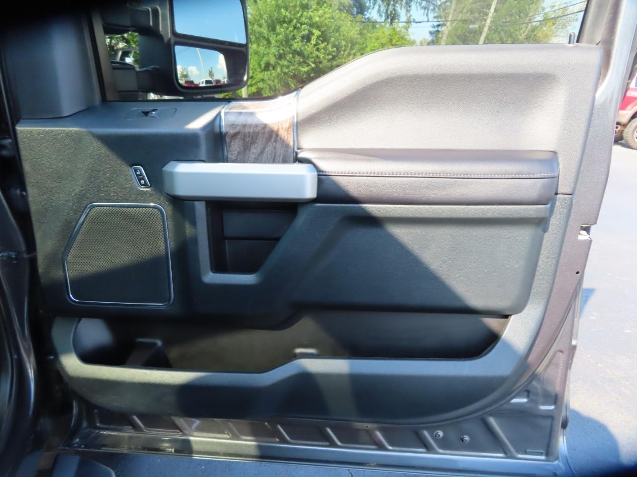 Ford Super Duty F-350 SRW Lariat 4WD Crew Cab 8' Box 2019