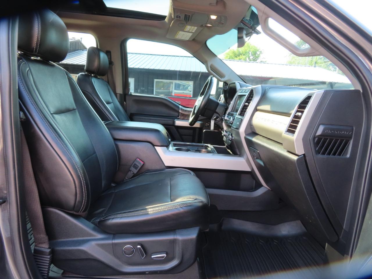 Ford Super Duty F-350 SRW Lariat 4WD Crew Cab 8' Box 2019