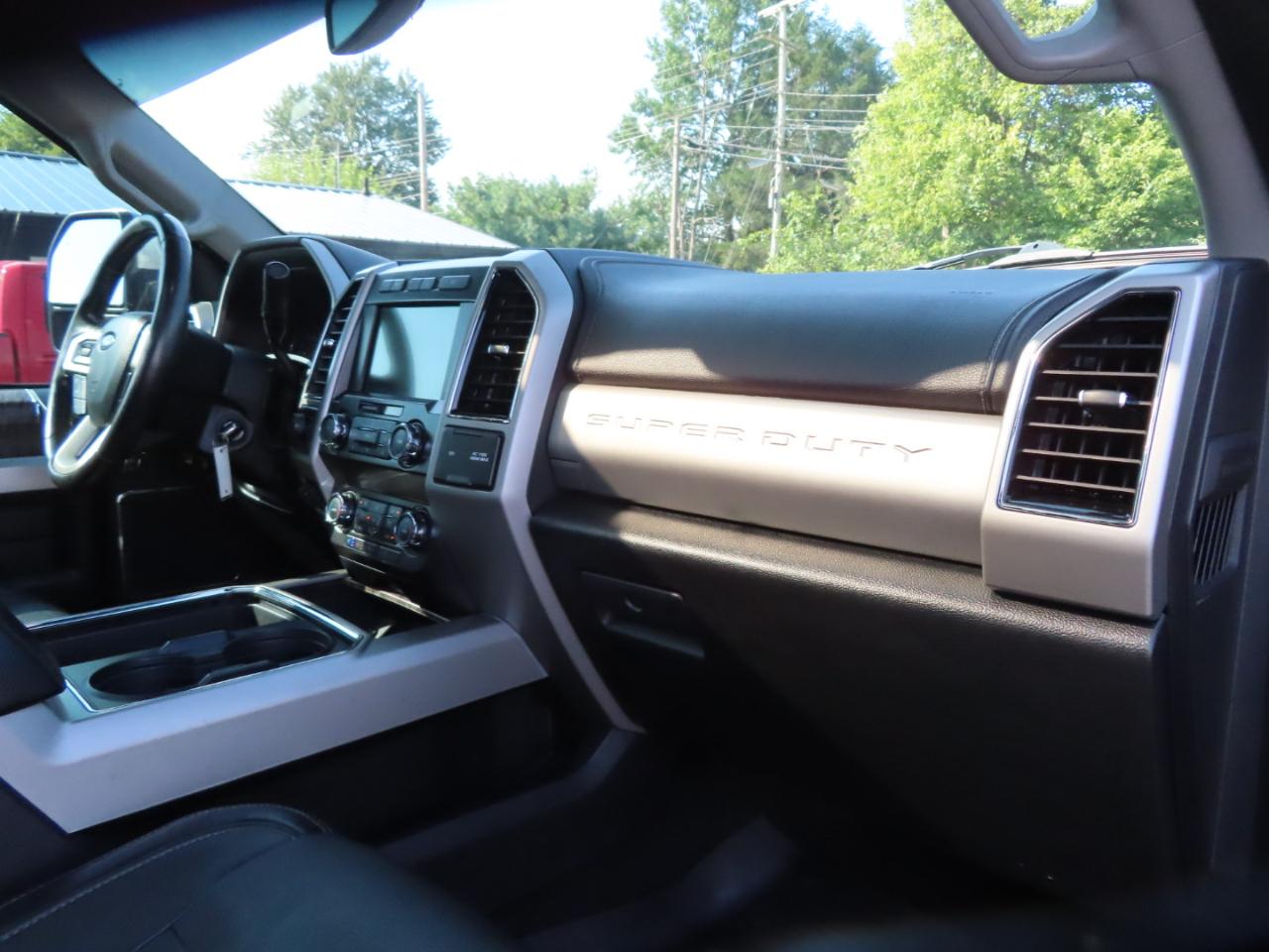 Ford Super Duty F-350 SRW Lariat 4WD Crew Cab 8' Box 2019