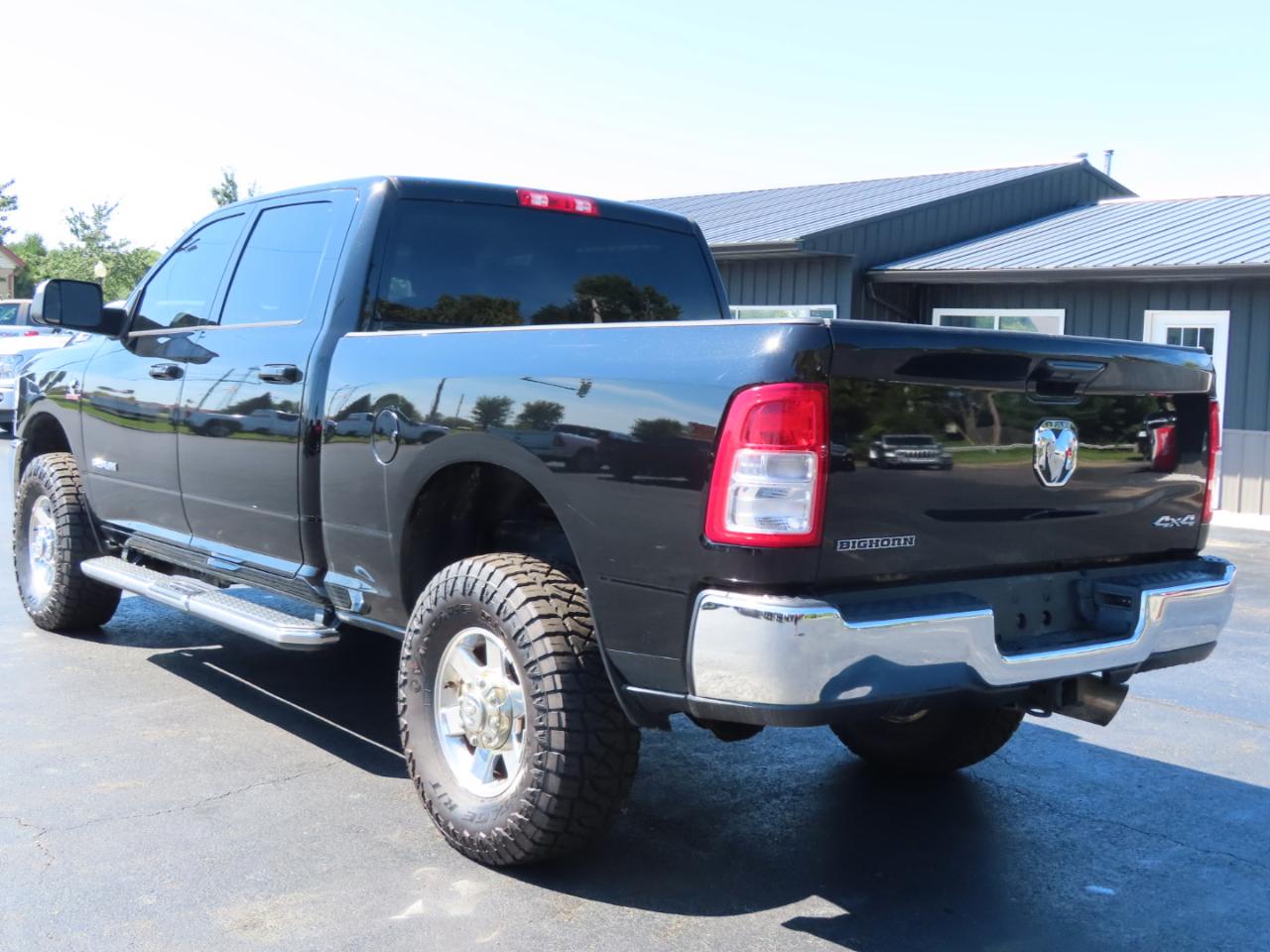 RAM 2500 Big Horn 4x4 Crew Cab 6'4" Box 2020