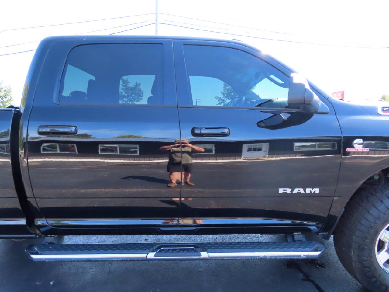 RAM 2500 Big Horn 4x4 Crew Cab 6'4" Box 2020