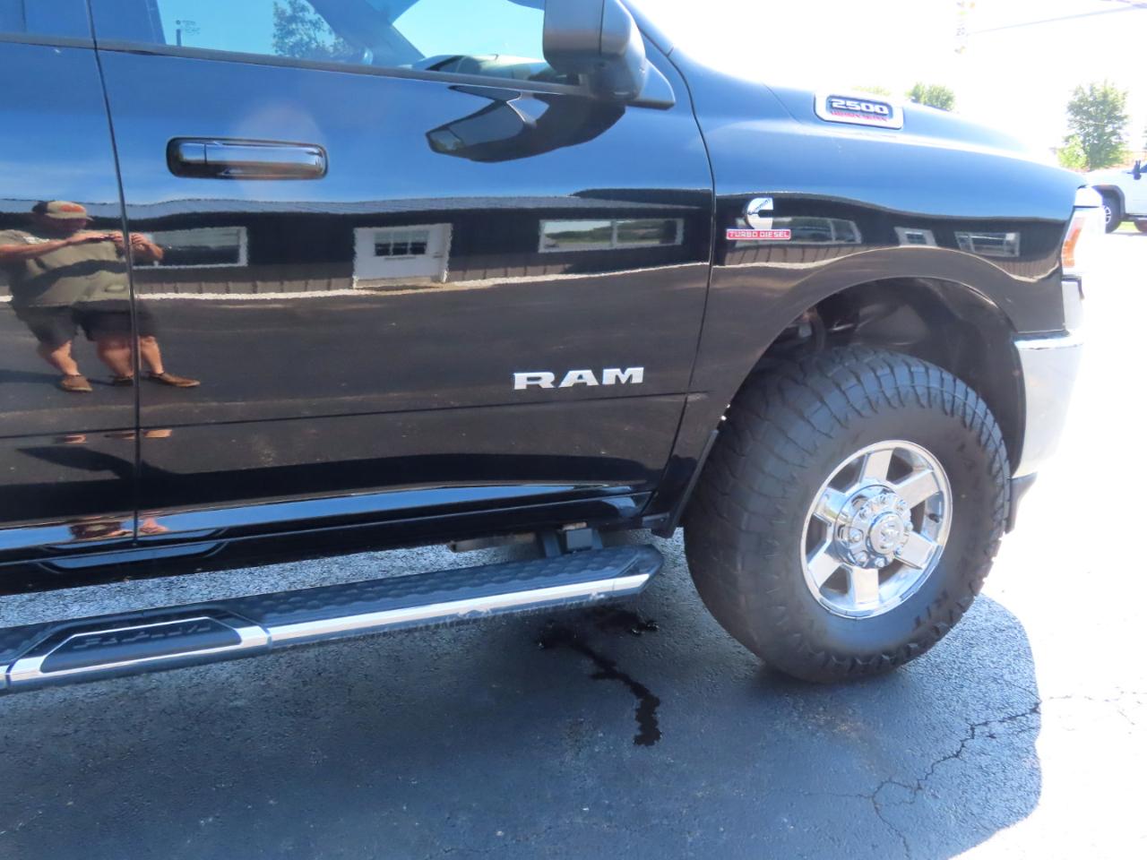 RAM 2500 Big Horn 4x4 Crew Cab 6'4" Box 2020