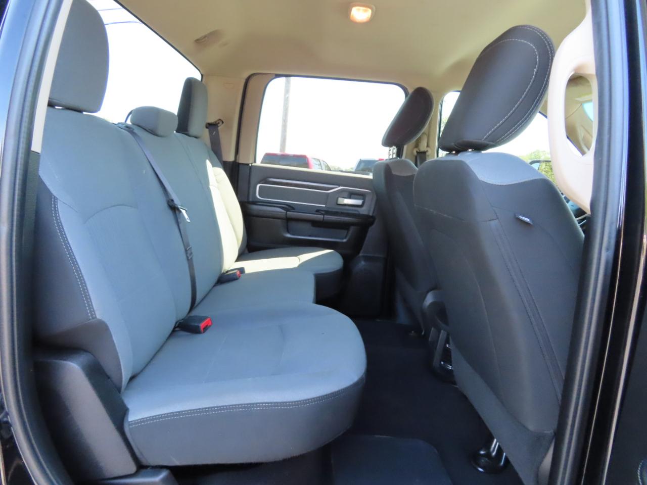 RAM 2500 Big Horn 4x4 Crew Cab 6'4" Box 2020