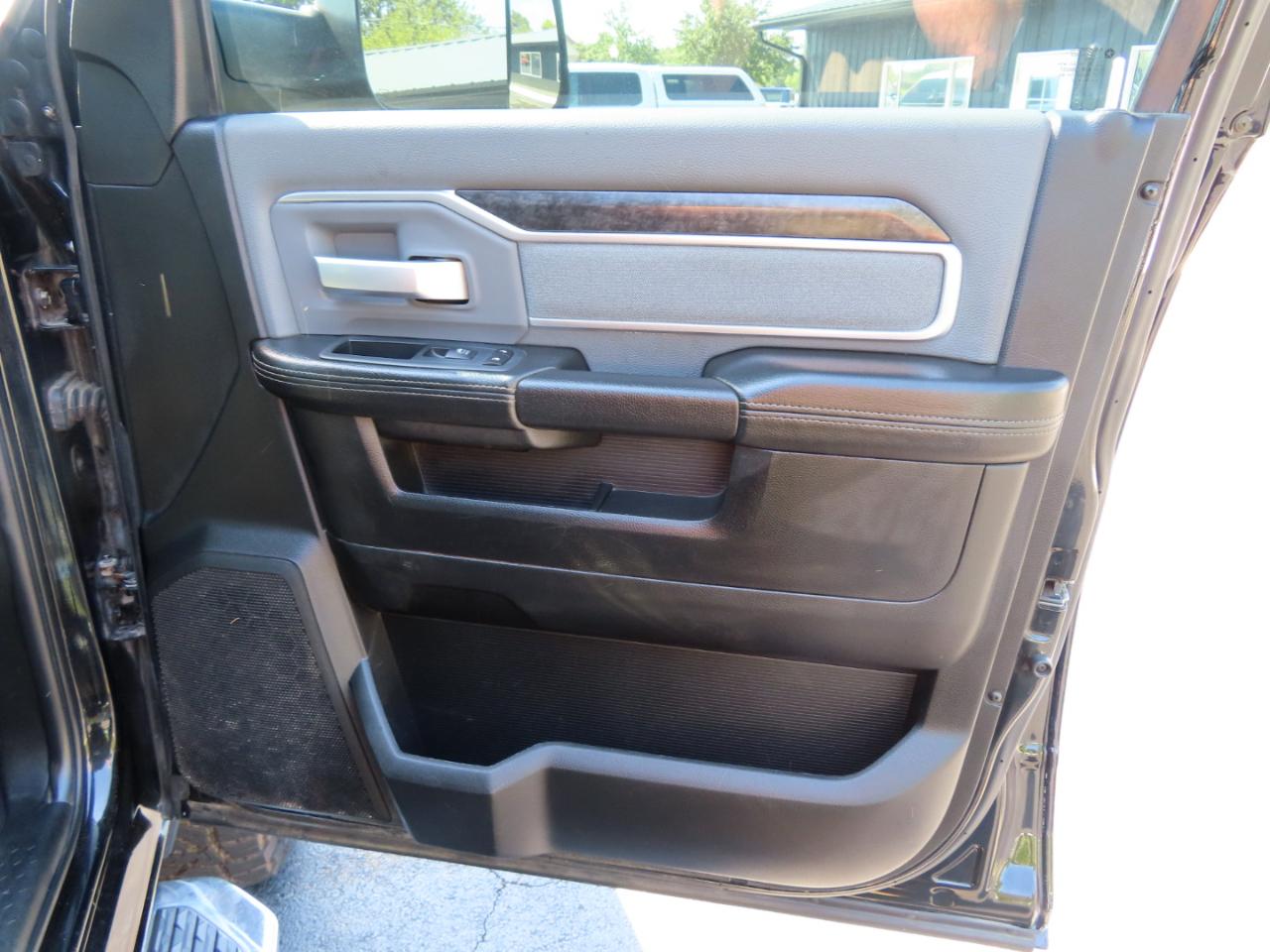 RAM 2500 Big Horn 4x4 Crew Cab 6'4" Box 2020