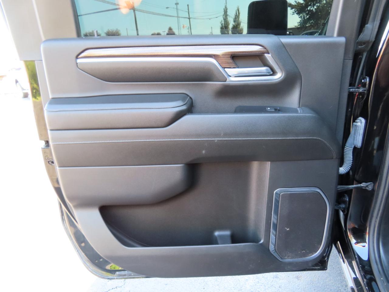 Chevrolet Silverado 3500HD 4WD Crew Cab 172" LT 2024