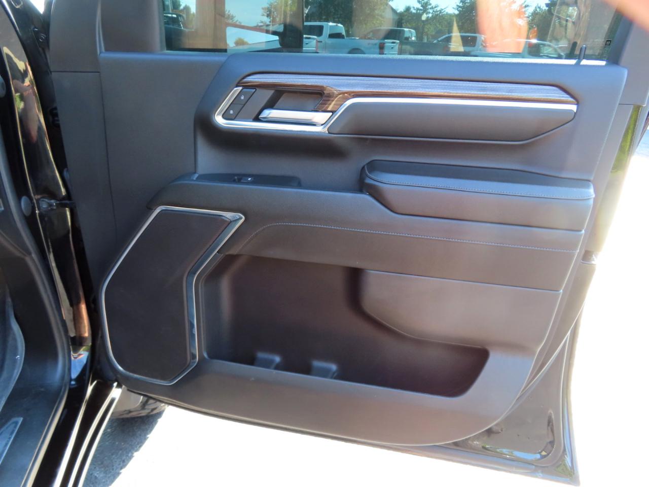 Chevrolet Silverado 3500HD 4WD Crew Cab 172" LT 2024