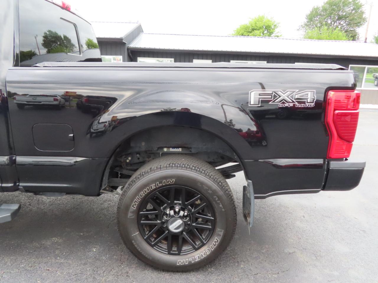Ford Super Duty F-350 SRW XLT 4WD Crew Cab 6.75' Box 2022
