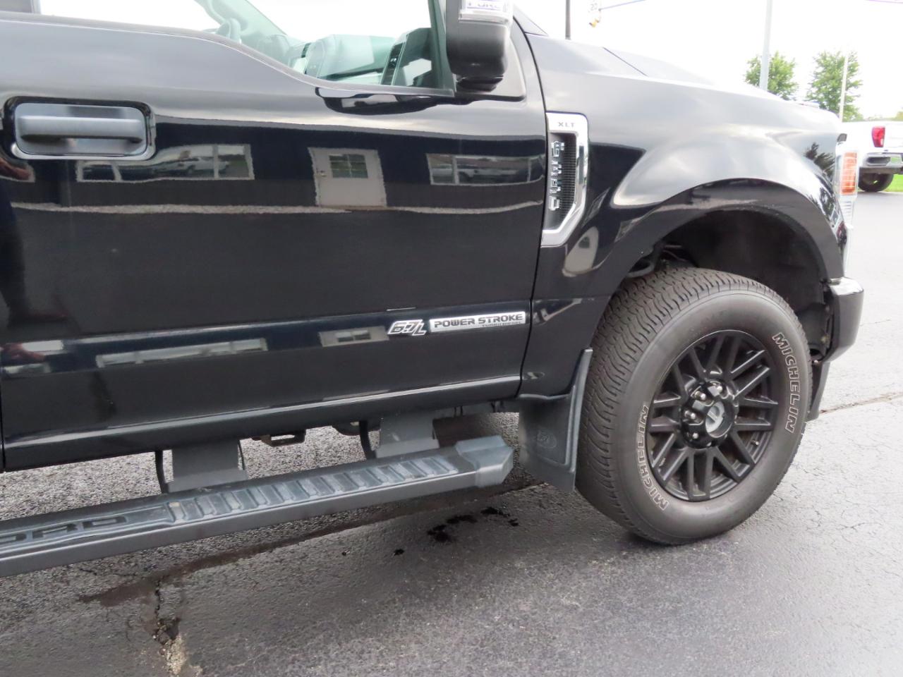 Ford Super Duty F-350 SRW XLT 4WD Crew Cab 6.75' Box 2022