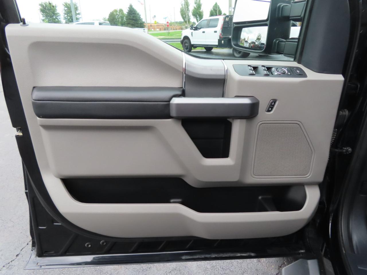 Ford Super Duty F-350 SRW XLT 4WD Crew Cab 6.75' Box 2022