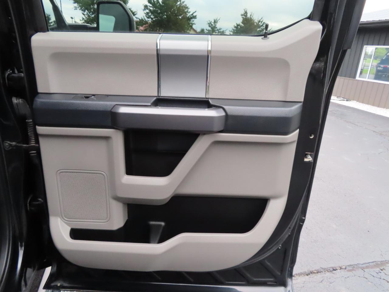 Ford Super Duty F-350 SRW XLT 4WD Crew Cab 6.75' Box 2022