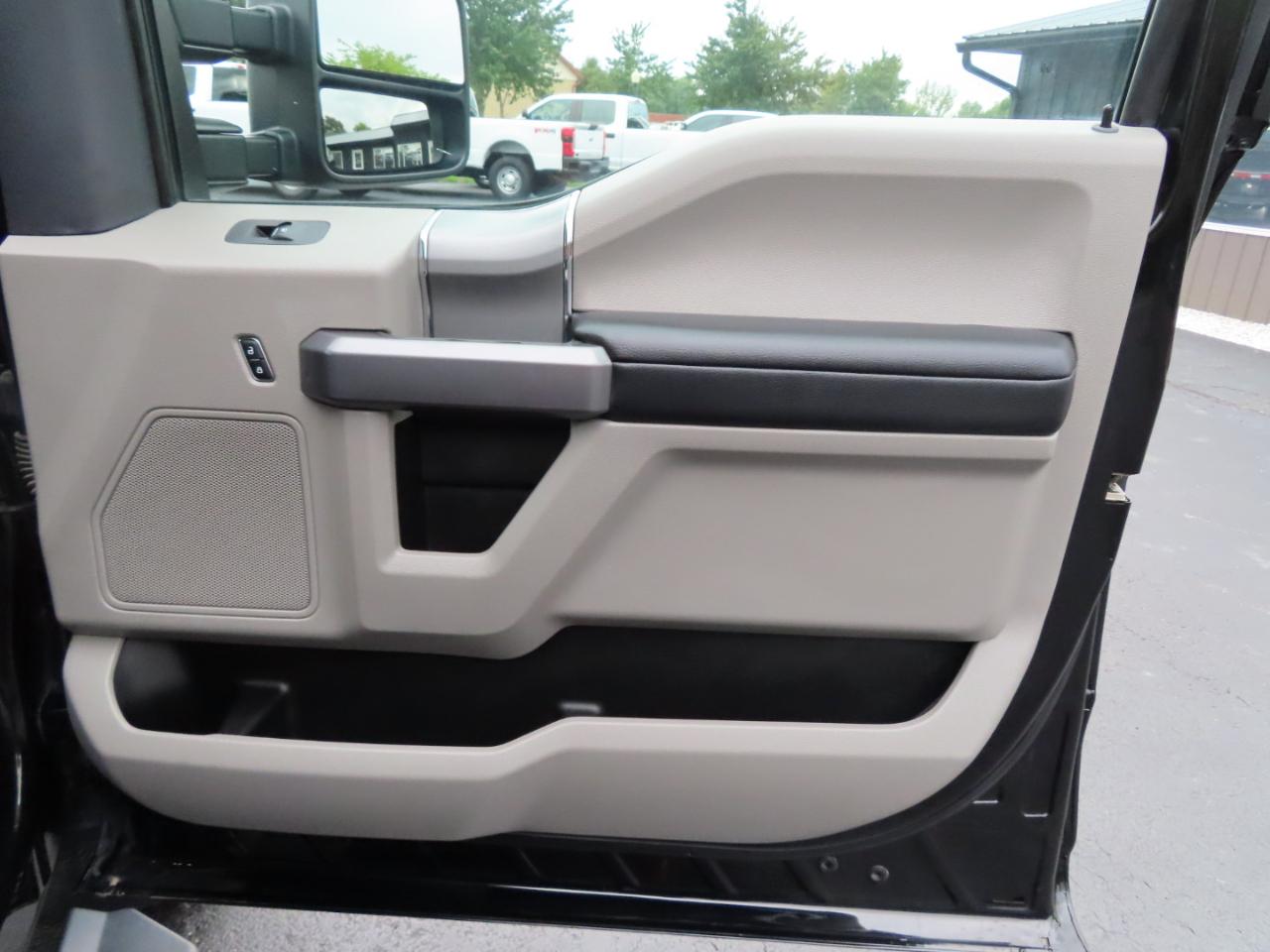 Ford Super Duty F-350 SRW XLT 4WD Crew Cab 6.75' Box 2022