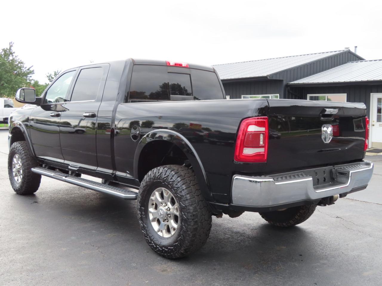 RAM 2500 Laramie 4x4 Mega Cab 6'4" Box 2021