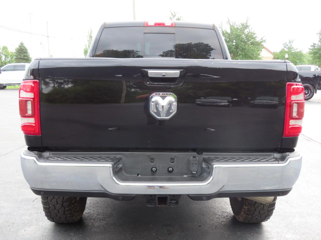 RAM 2500 Laramie 4x4 Mega Cab 6'4" Box 2021