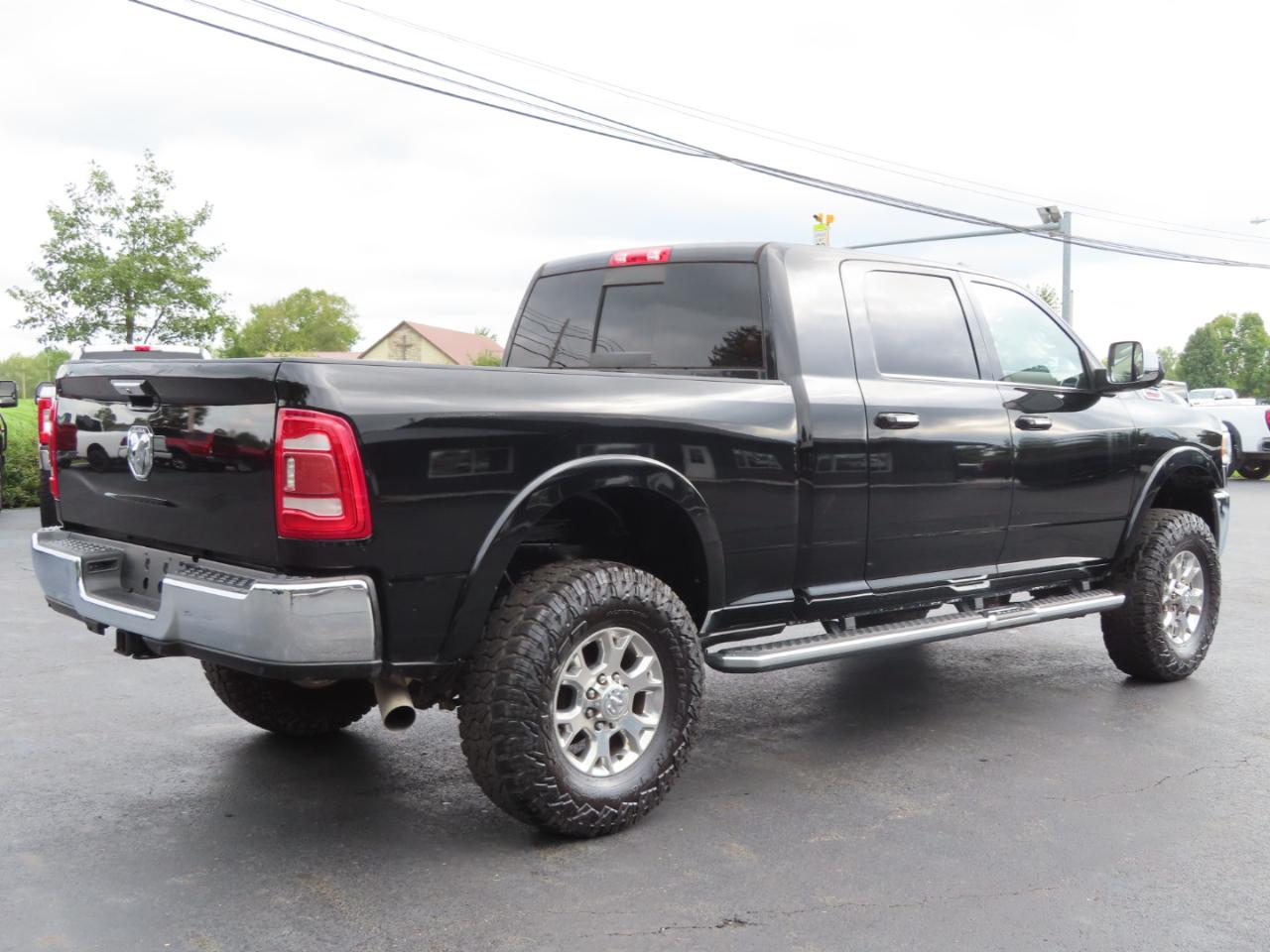 RAM 2500 Laramie 4x4 Mega Cab 6'4" Box 2021
