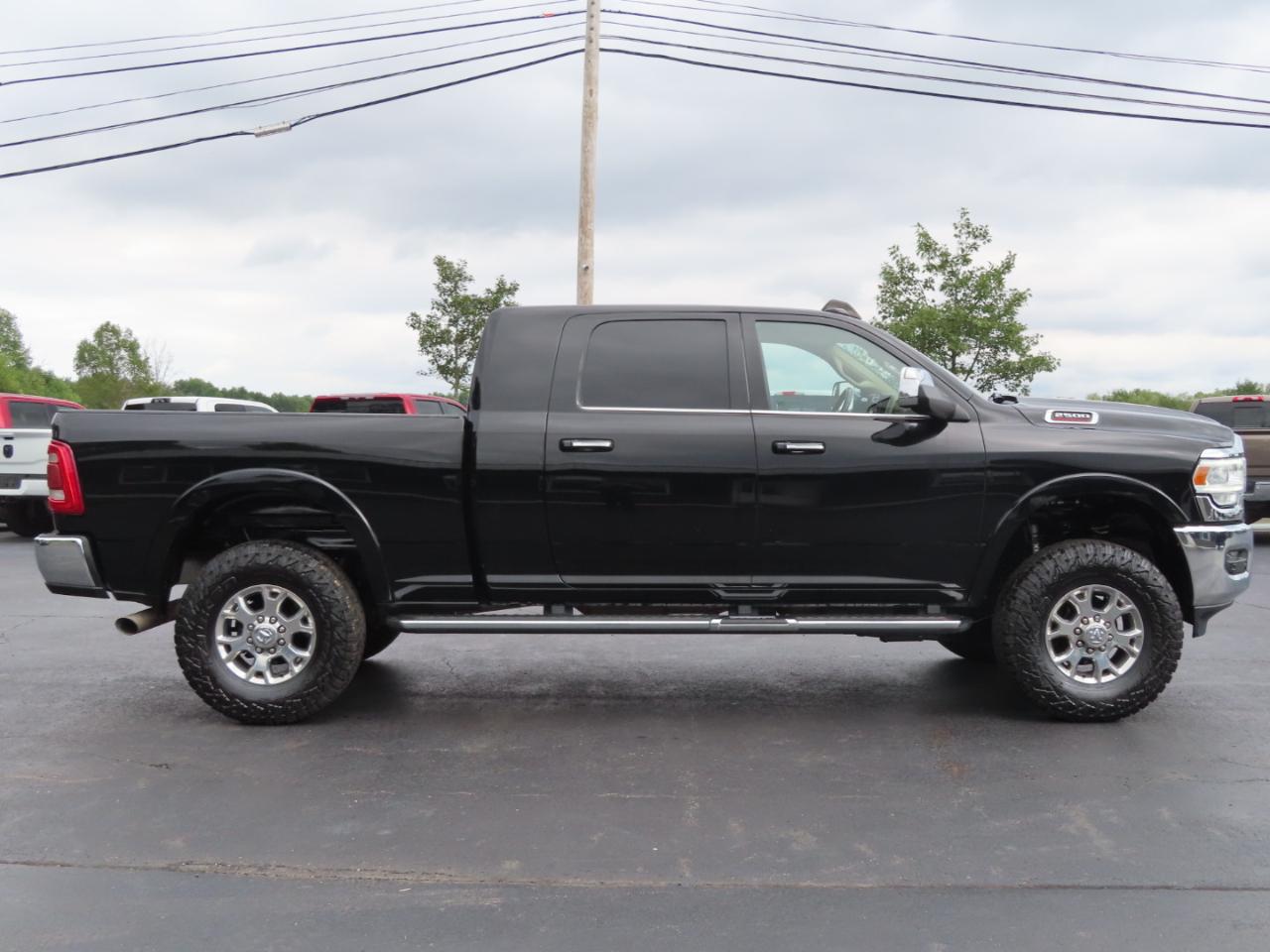 RAM 2500 Laramie 4x4 Mega Cab 6'4" Box 2021