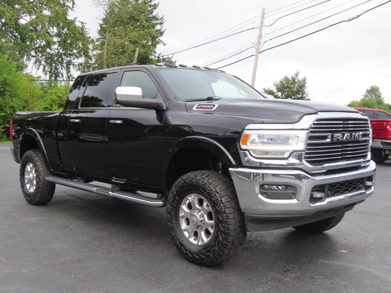 RAM 2500 Laramie 4x4 Mega Cab 6'4" Box 2021