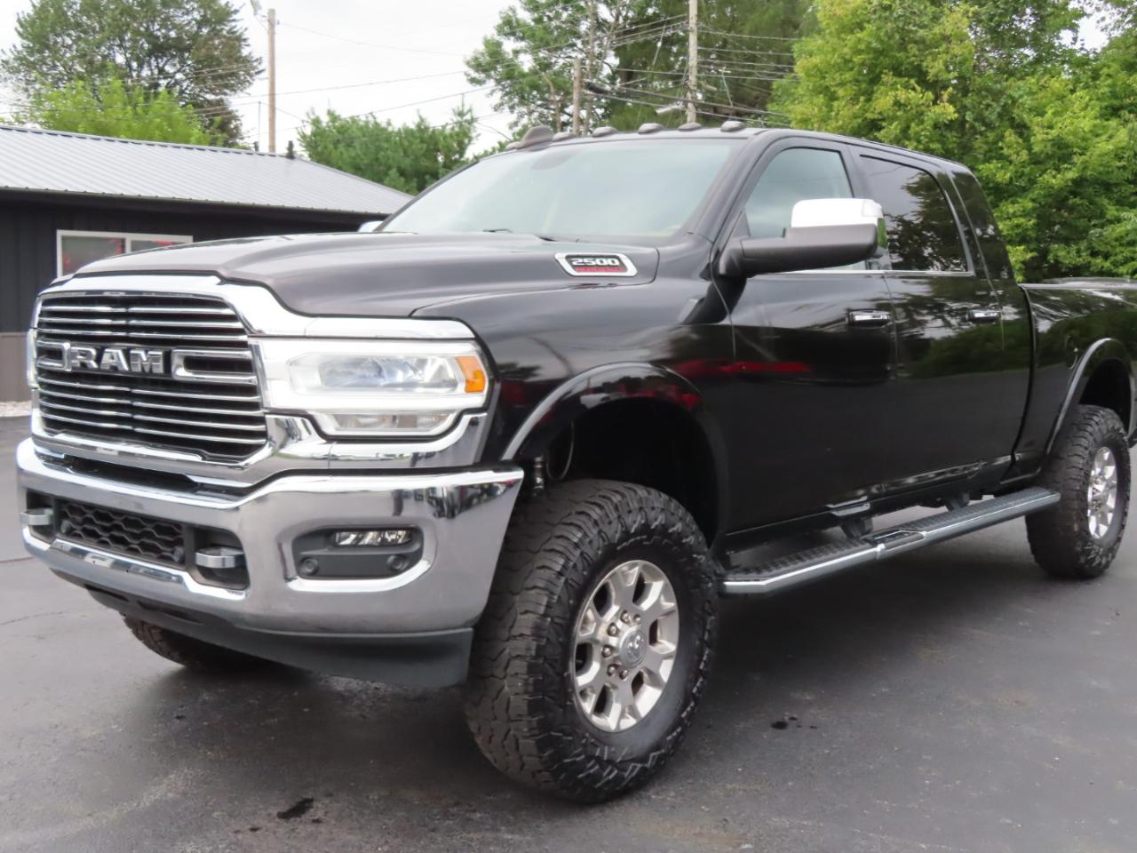 RAM 2500 Laramie 4x4 Mega Cab 6'4" Box 2021