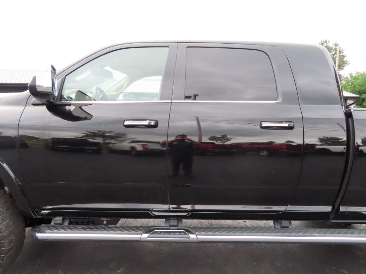 RAM 2500 Laramie 4x4 Mega Cab 6'4" Box 2021