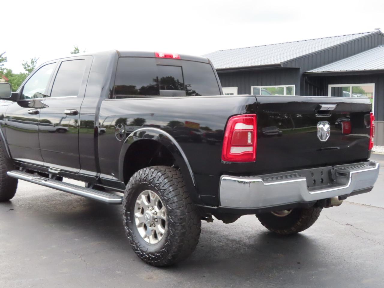 RAM 2500 Laramie 4x4 Mega Cab 6'4" Box 2021