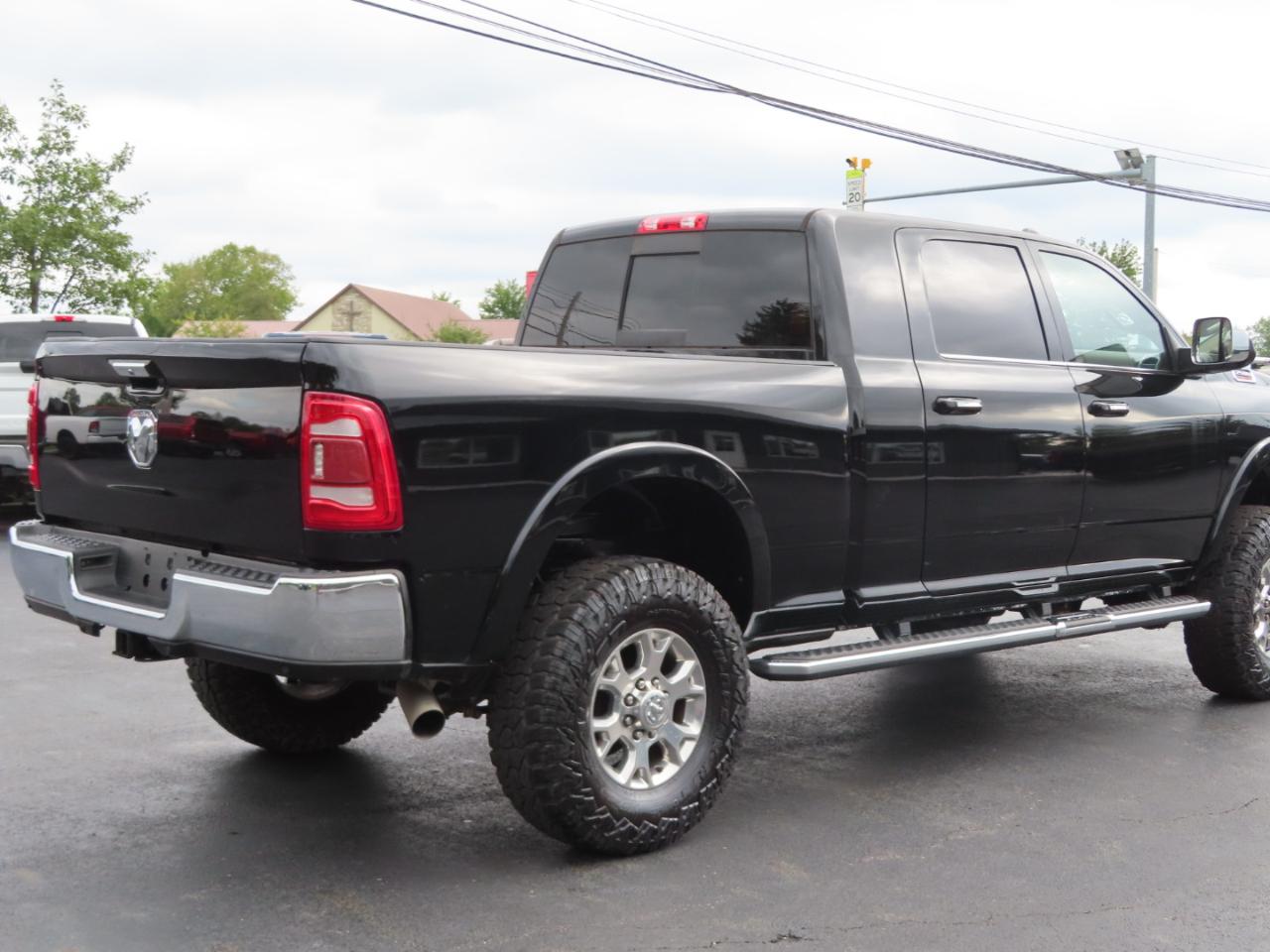 RAM 2500 Laramie 4x4 Mega Cab 6'4" Box 2021