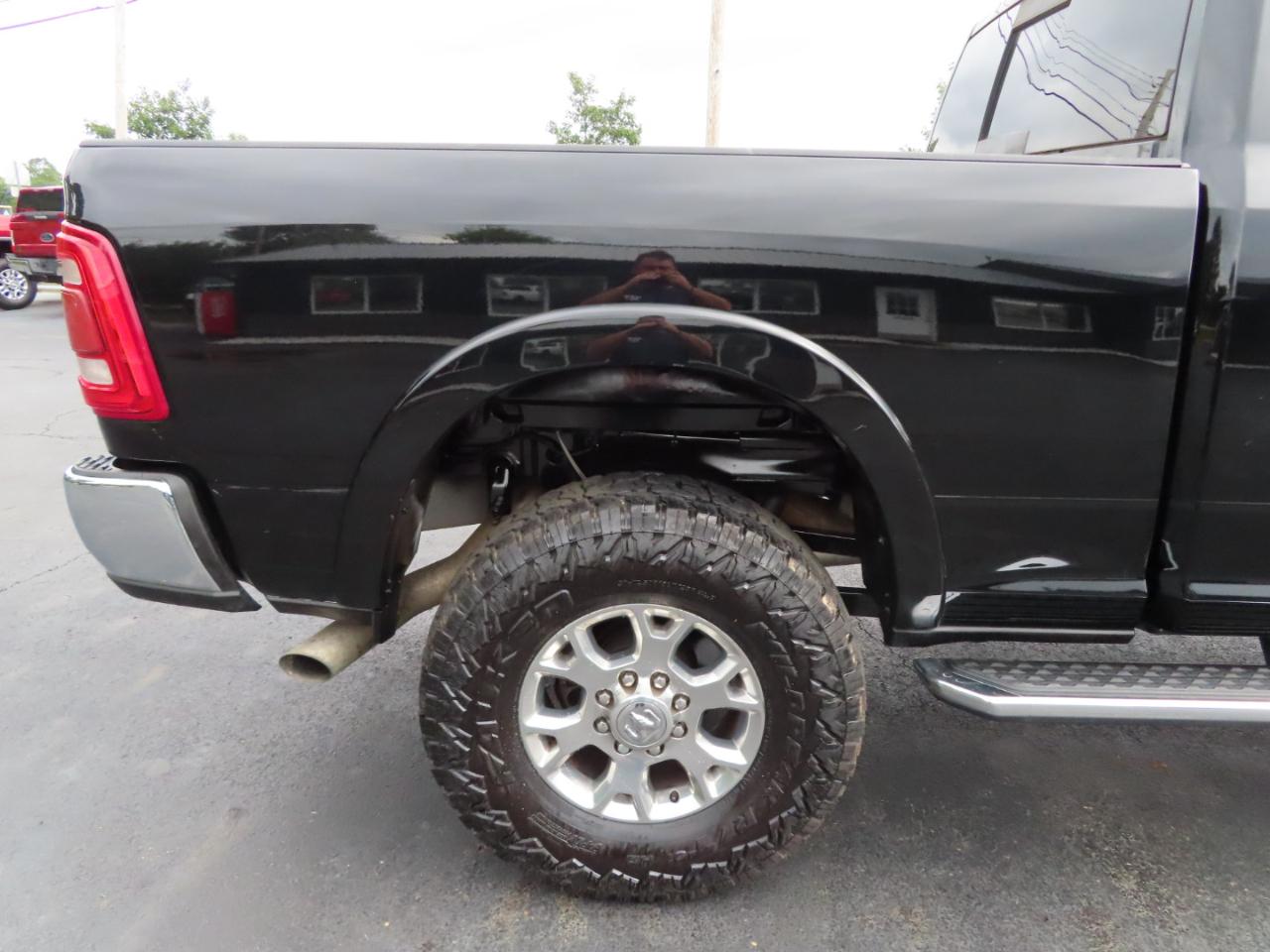 RAM 2500 Laramie 4x4 Mega Cab 6'4" Box 2021