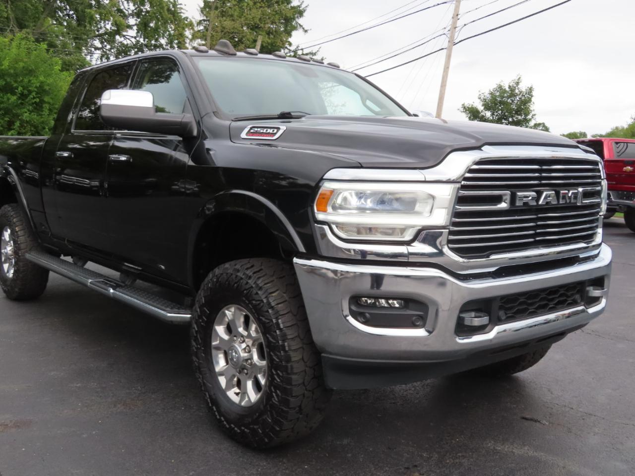 RAM 2500 Laramie 4x4 Mega Cab 6'4" Box 2021