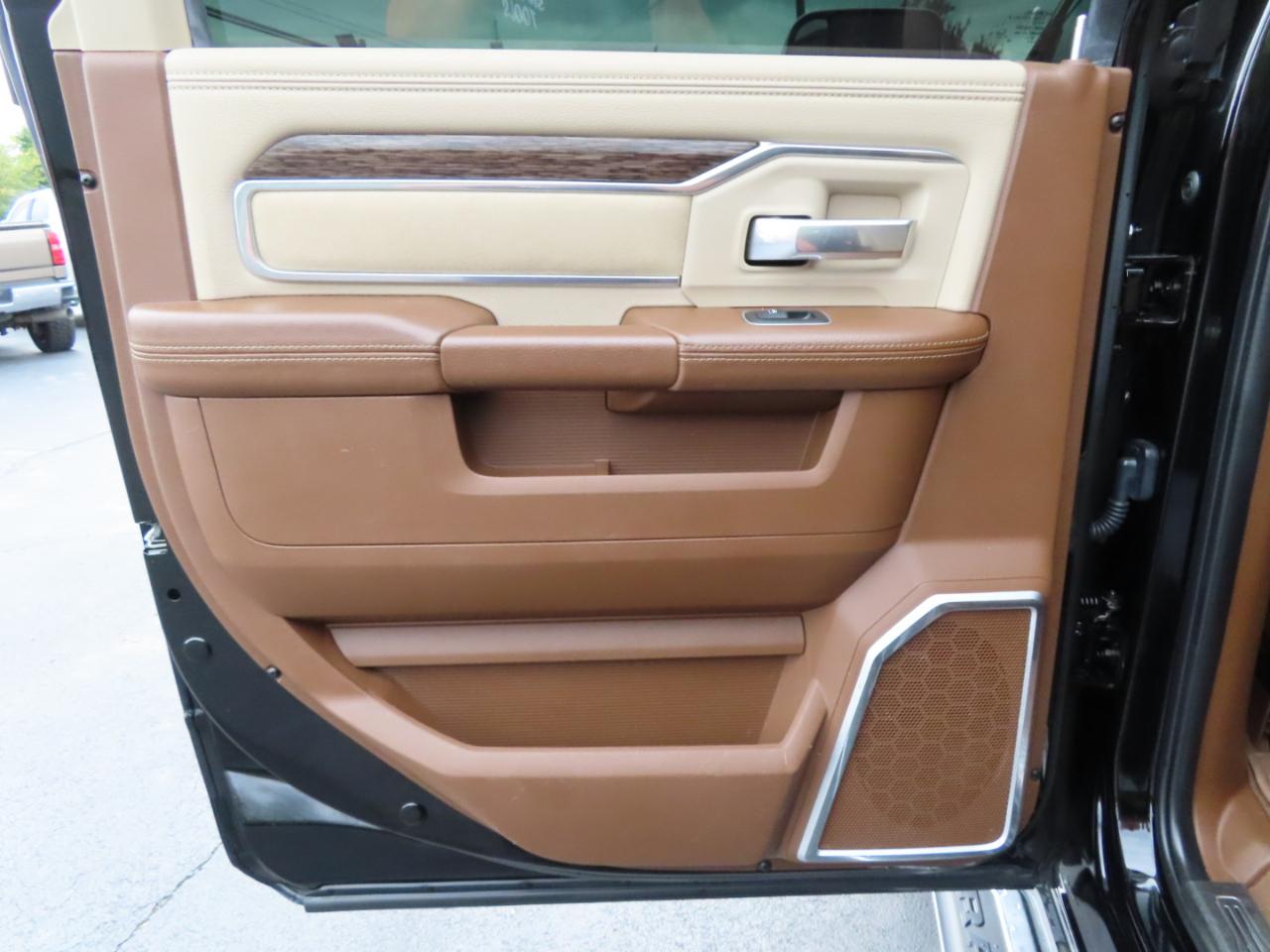RAM 2500 Laramie 4x4 Mega Cab 6'4" Box 2021