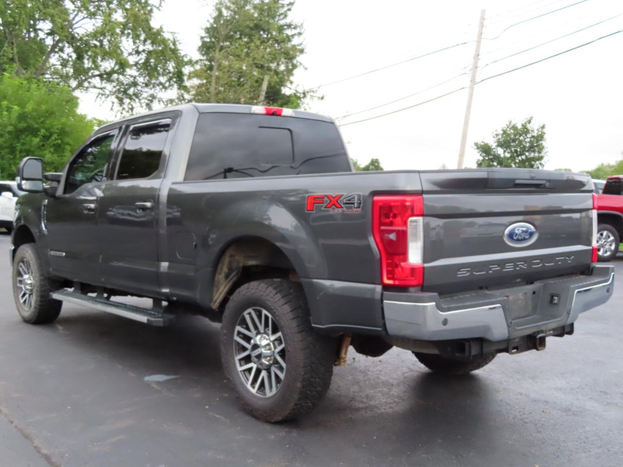 Ford Super Duty F-250 SRW Lariat 4WD Crew Cab 6.75' Box 2017