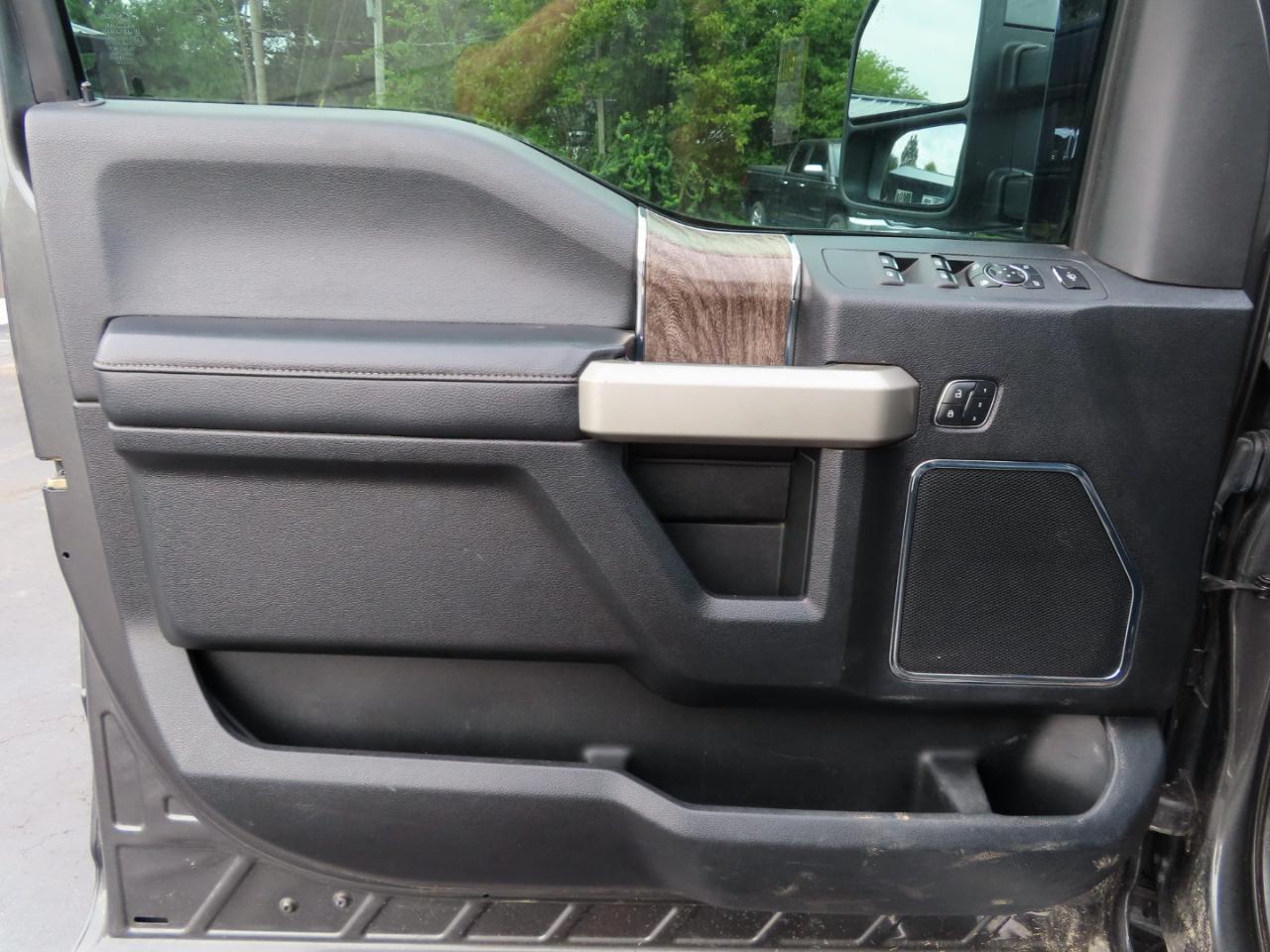 Ford Super Duty F-250 SRW Lariat 4WD Crew Cab 6.75' Box 2017