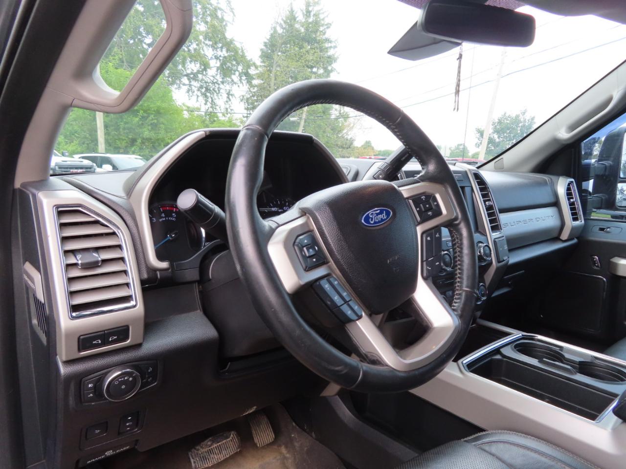 Ford Super Duty F-250 SRW Lariat 4WD Crew Cab 6.75' Box 2017