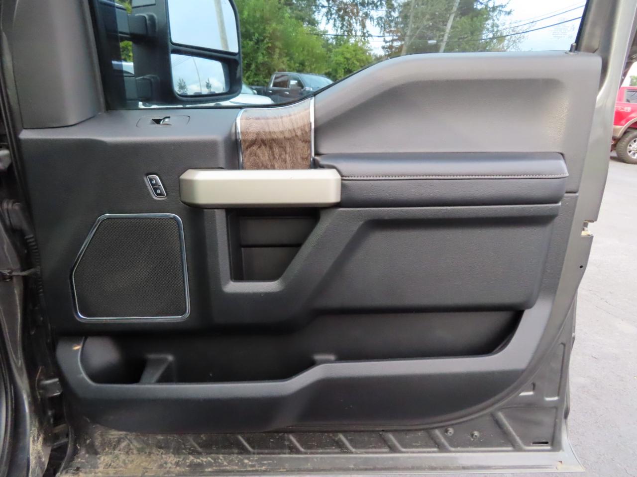 Ford Super Duty F-250 SRW Lariat 4WD Crew Cab 6.75' Box 2017