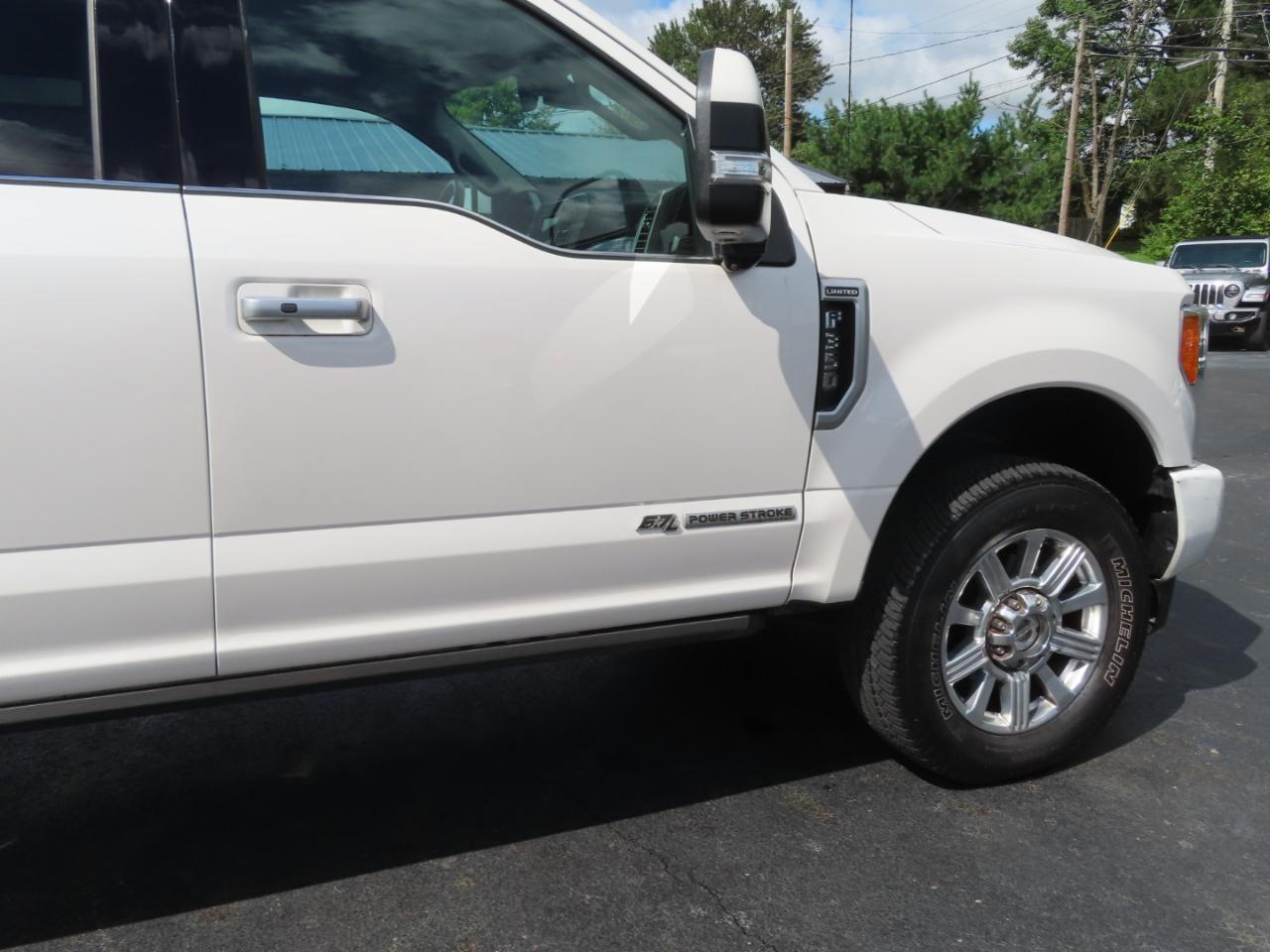 Ford Super Duty F-350 SRW Limited 4WD Crew Cab 8' Box 2018