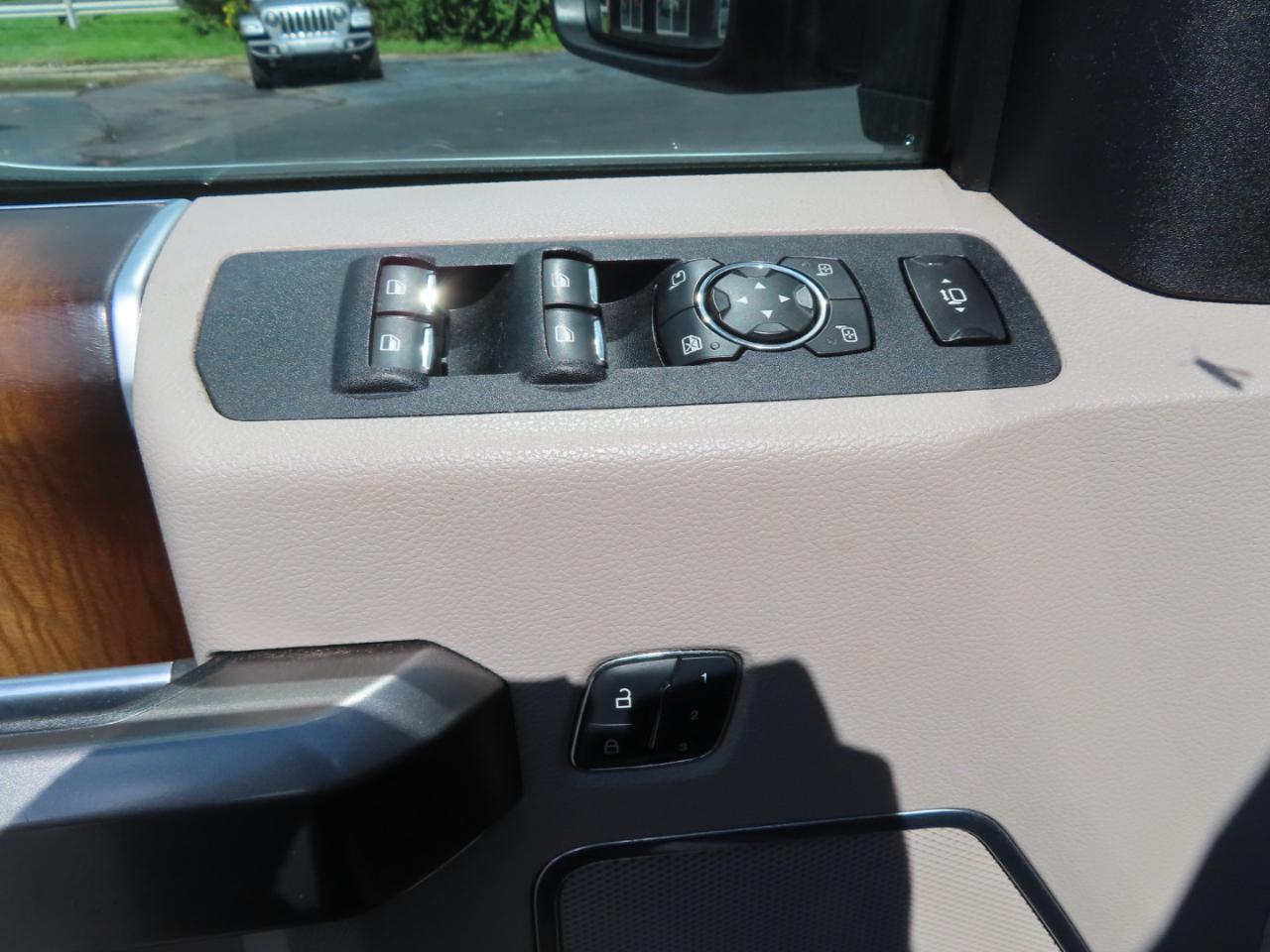 Ford Super Duty F-350 SRW Limited 4WD Crew Cab 8' Box 2018