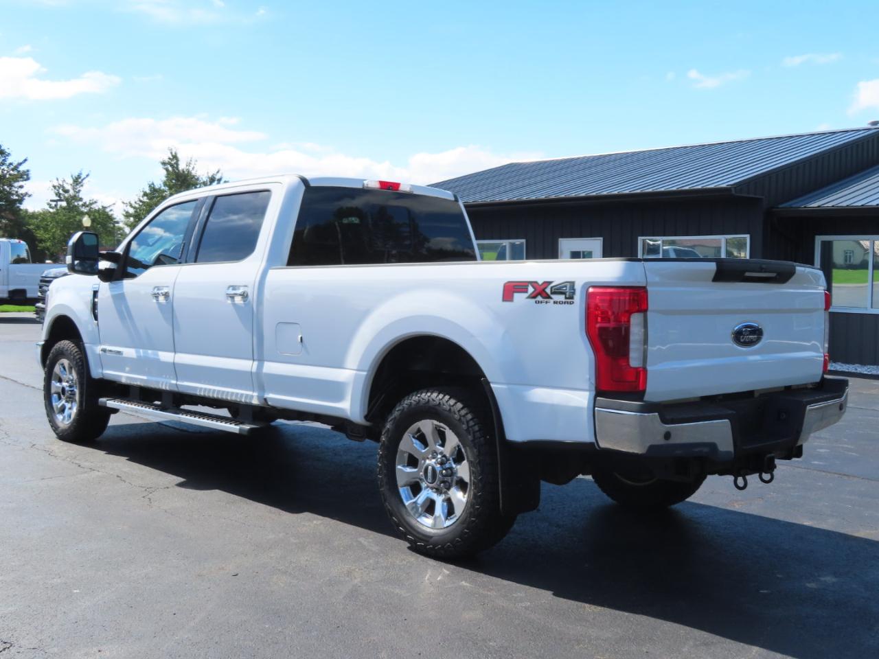 Ford Super Duty F-250 SRW Lariat 4WD Crew Cab 8' Box 2018