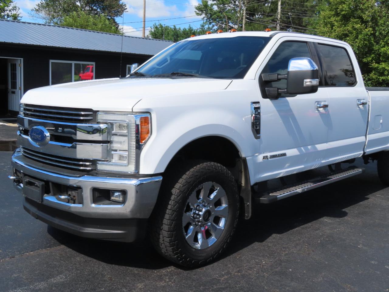 Ford Super Duty F-250 SRW Lariat 4WD Crew Cab 8' Box 2018