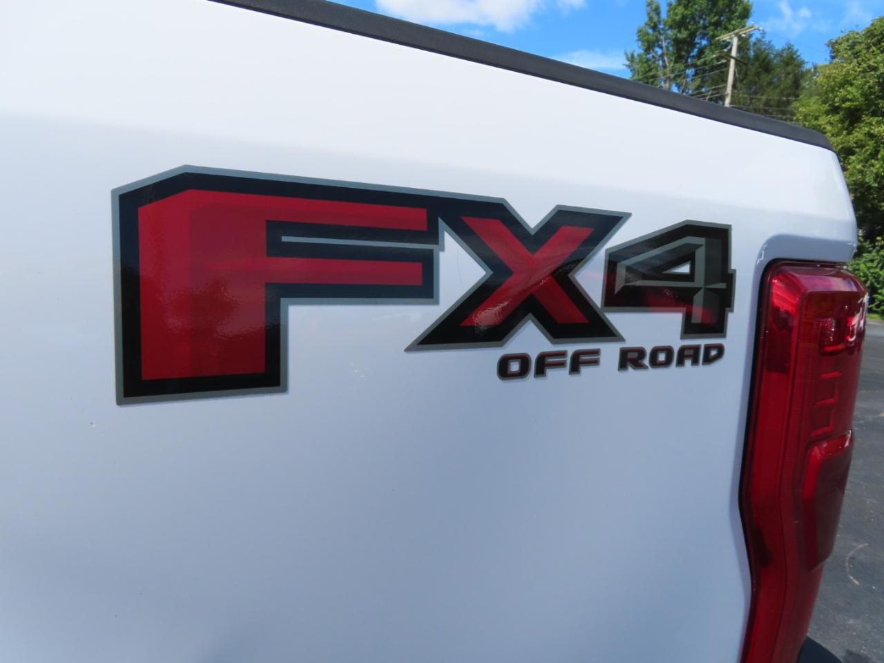 Ford Super Duty F-250 SRW Lariat 4WD Crew Cab 8' Box 2018