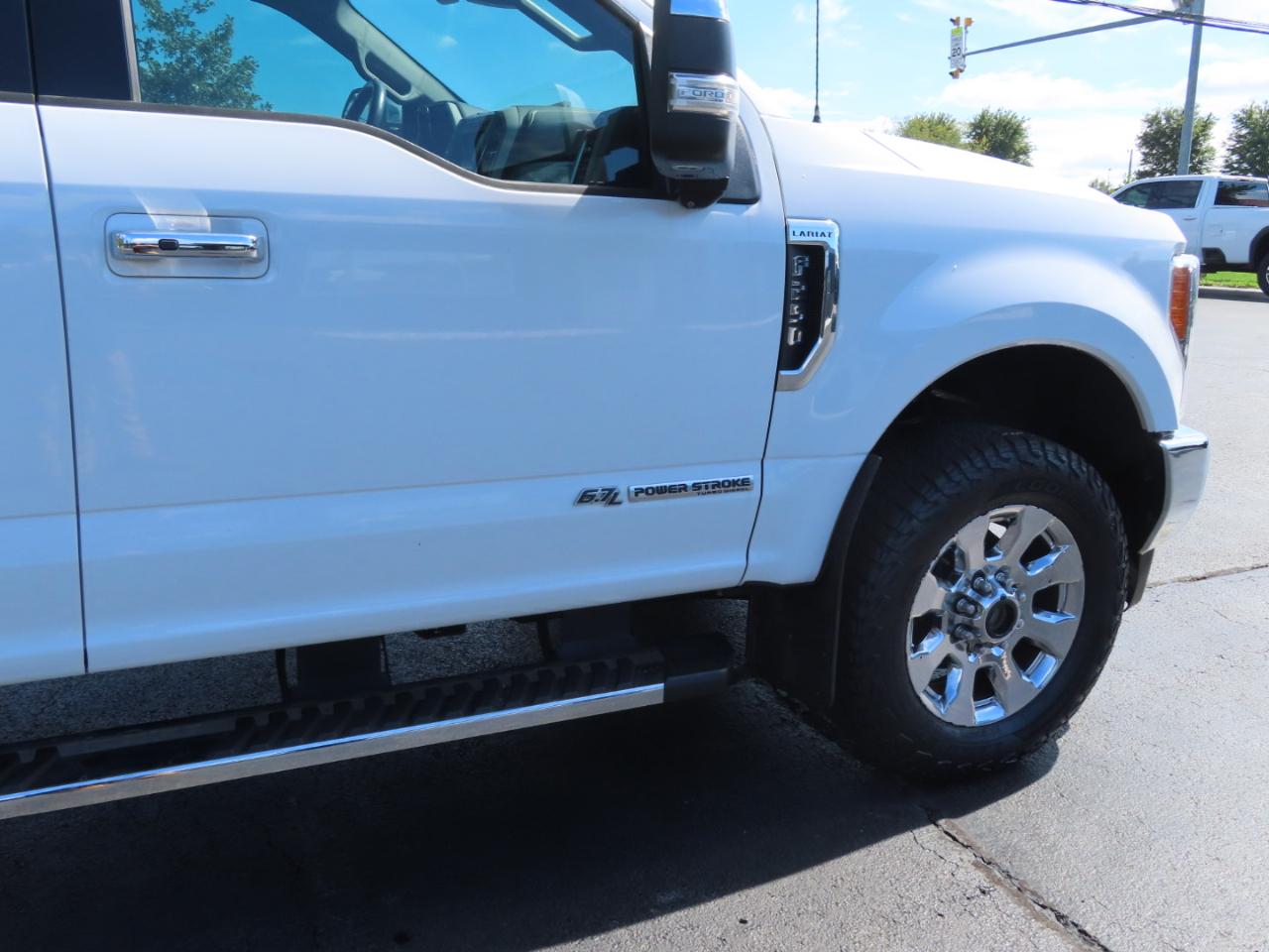 Ford Super Duty F-250 SRW Lariat 4WD Crew Cab 8' Box 2018