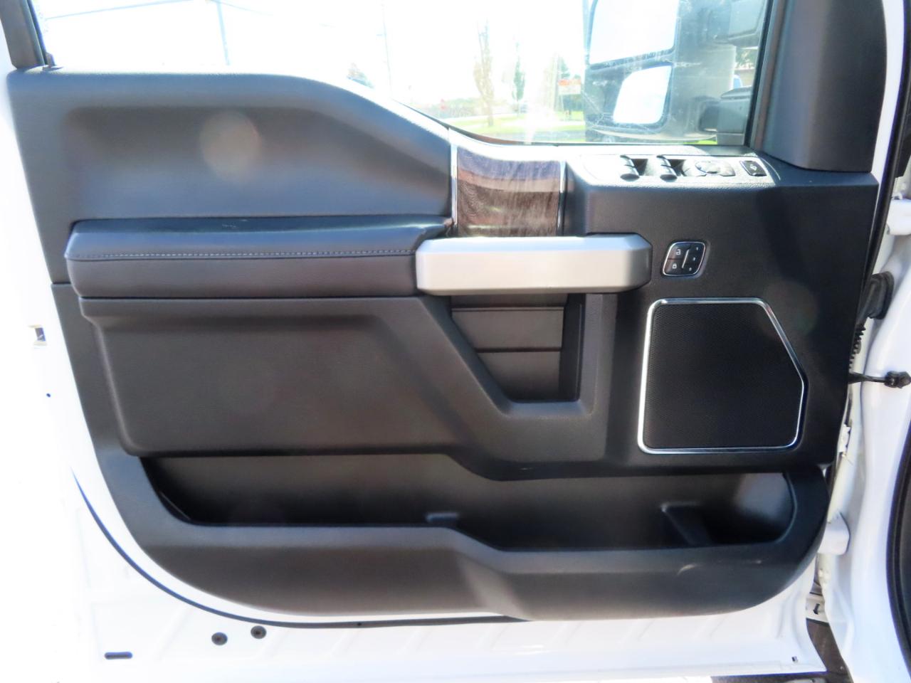 Ford Super Duty F-250 SRW Lariat 4WD Crew Cab 8' Box 2018