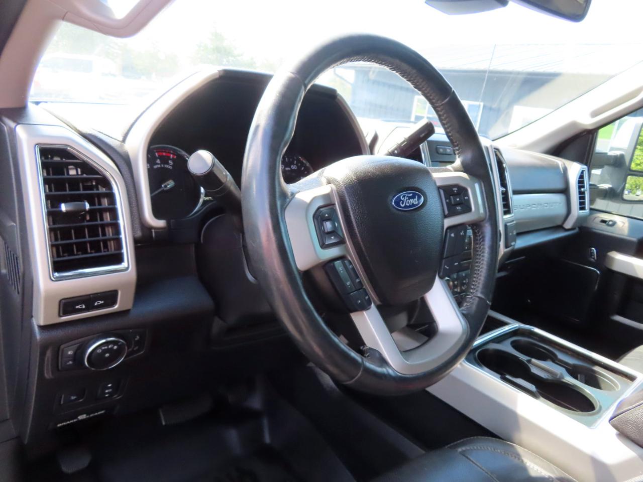 Ford Super Duty F-250 SRW Lariat 4WD Crew Cab 8' Box 2018