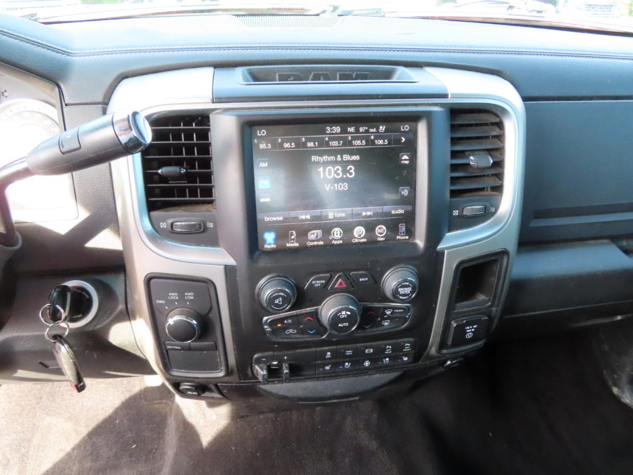 RAM 2500 Big Horn 4x4 Crew Cab 6'4" Box 2017