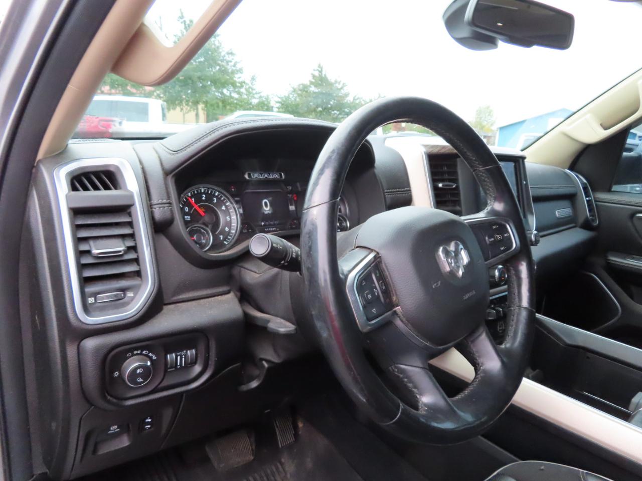 RAM 1500 Laramie 4x4 Crew Cab 5'7" Box 2019